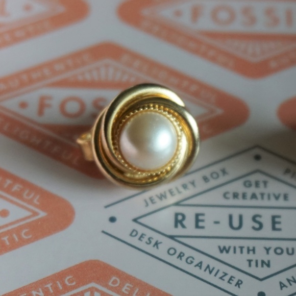 Vintage Ivory Pearl Gold Flower Clip On Earrings - Picture 5 of 6